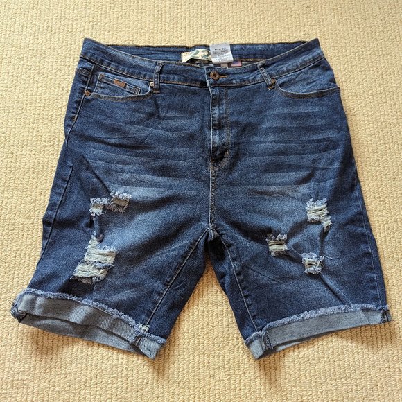 Cyclon Distressed Jean Shorts Plus Size - Picture 1 of 6